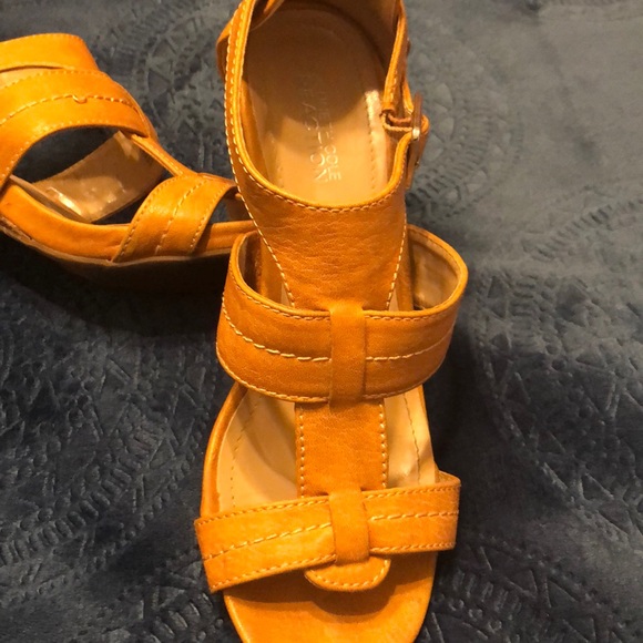 Kenneth Cole - Picture 2 of 2